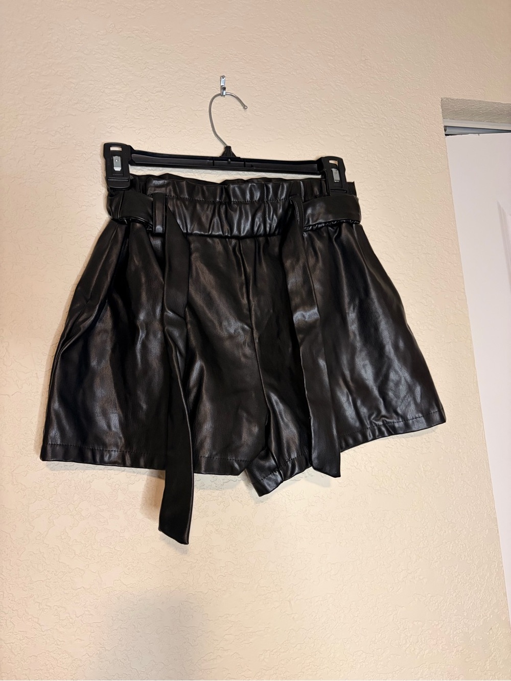 Jolie & Joy Black Faux Leather Paperbag Shorts Belted Size Small